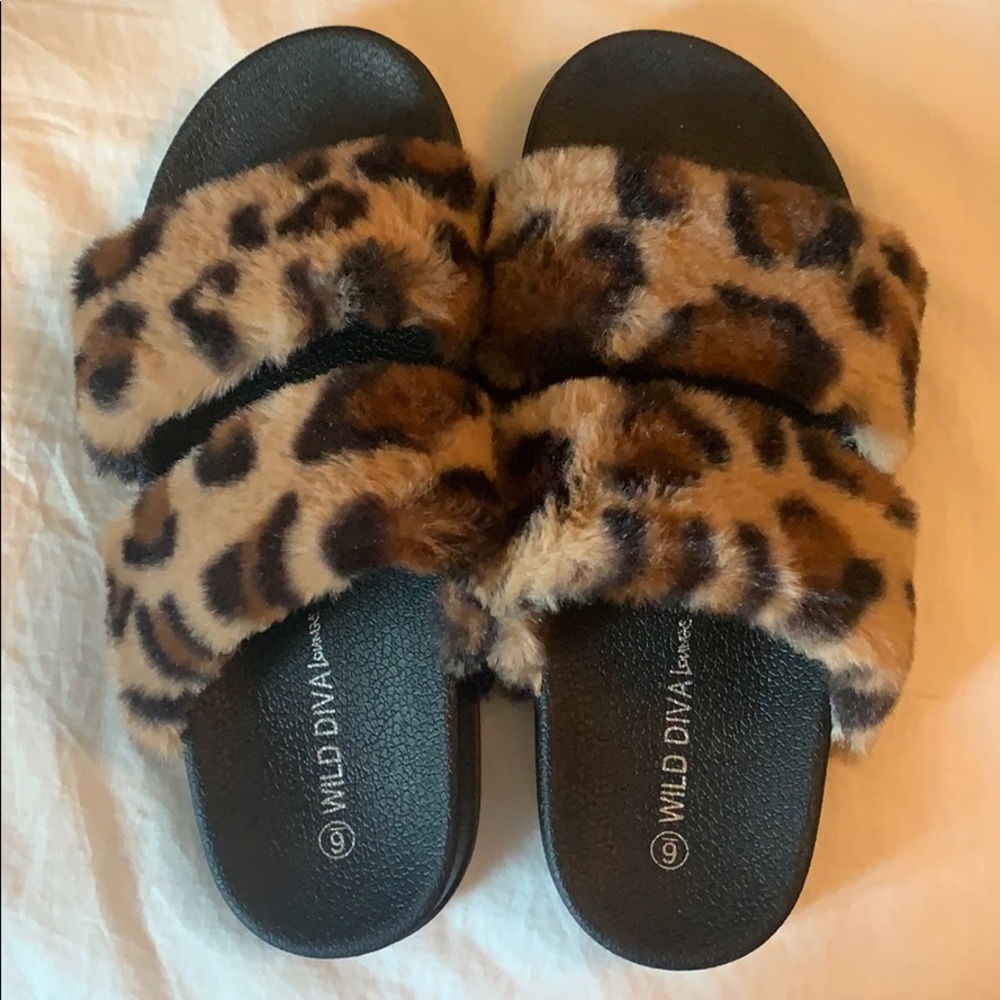 Brand new Forever 21 fuzzy slides